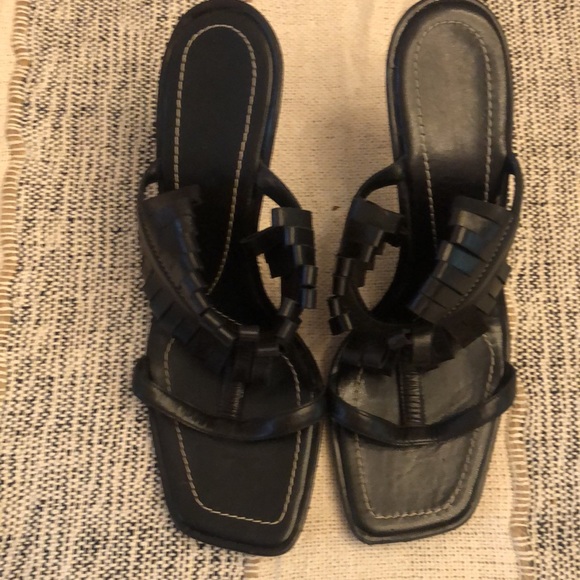 ESCADA black ruffle T-sandal leather heels - Picture 2 of 5